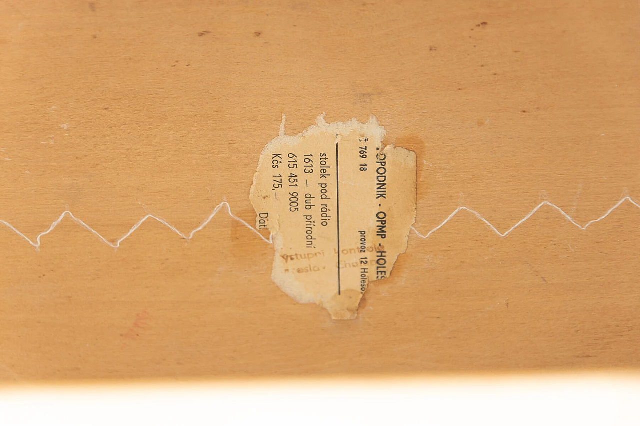 Tavolino in quercia per Drevopodnik Holesov, anni '70 14