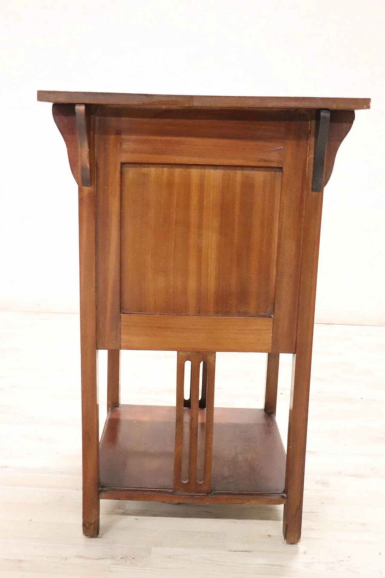 Art Nouveau inlaid walnut side table, early 20th century 3