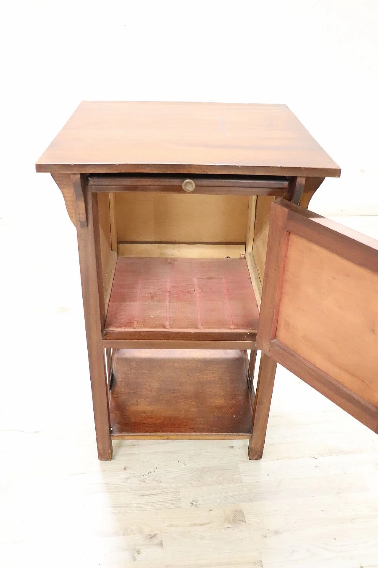 Art Nouveau inlaid walnut side table, early 20th century 4