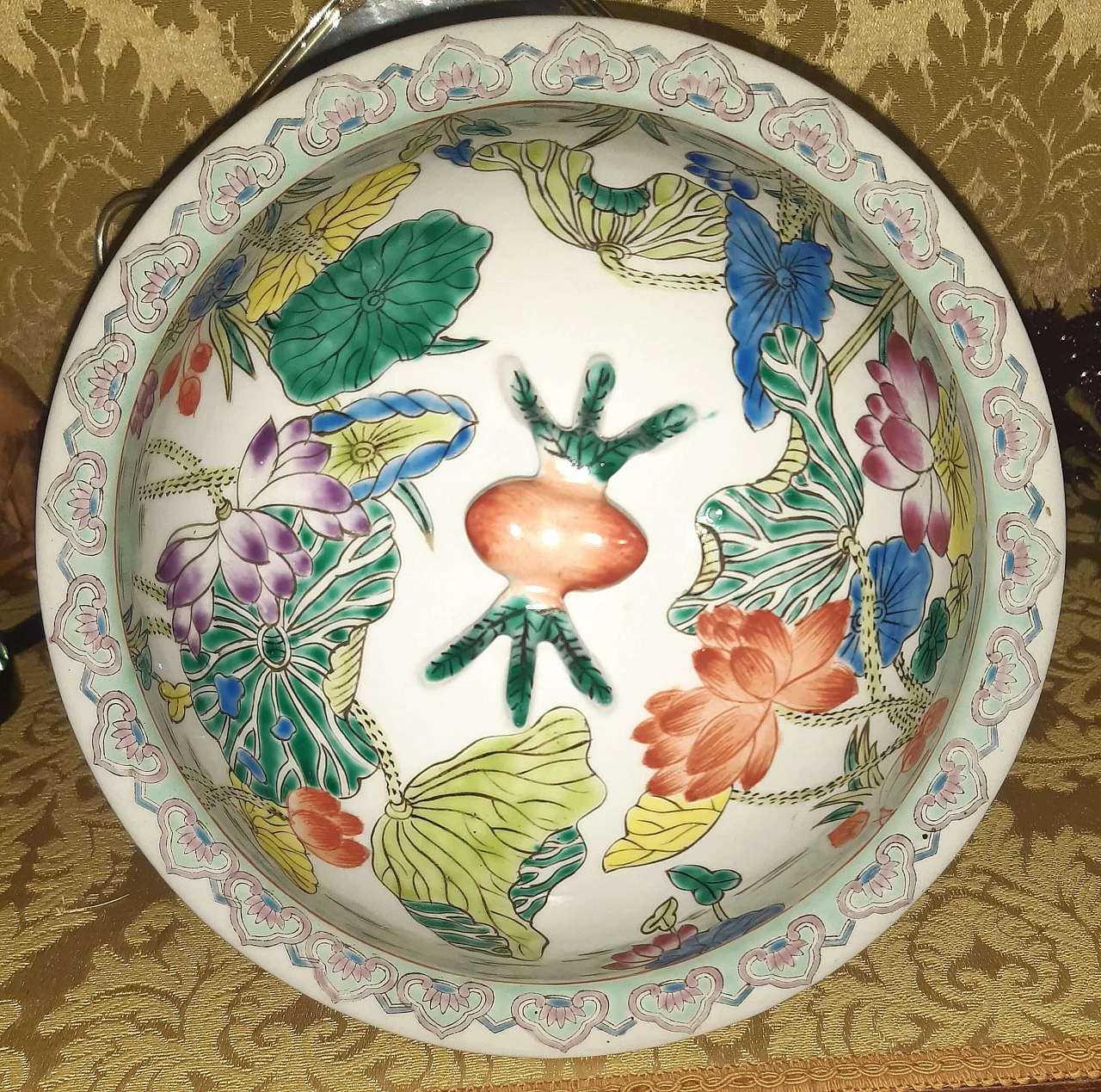 Kamcheng con manici a forma di elefanti e ragno, anni '20 4