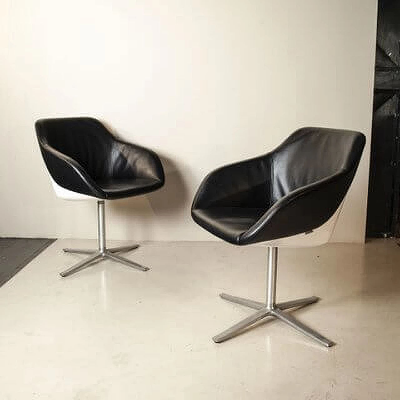 Pair of Shell chairs by Pearson Llloy for Knoll, 1990s 3
