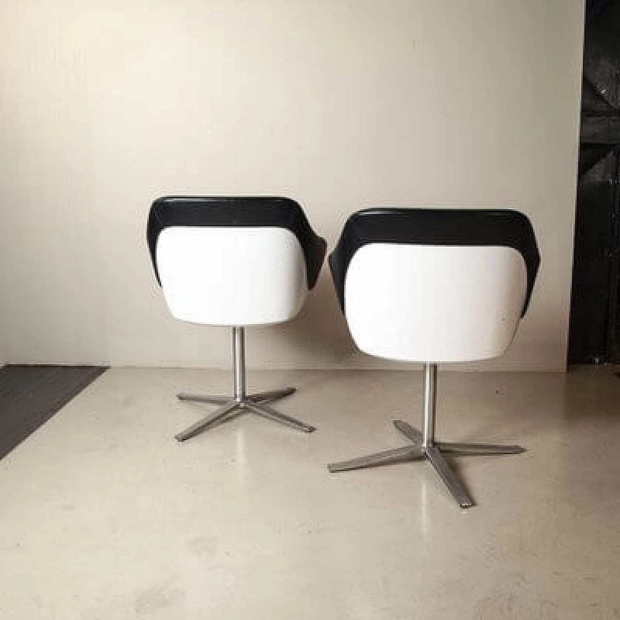 Pair of Shell chairs by Pearson Llloy for Knoll, 1990s 5