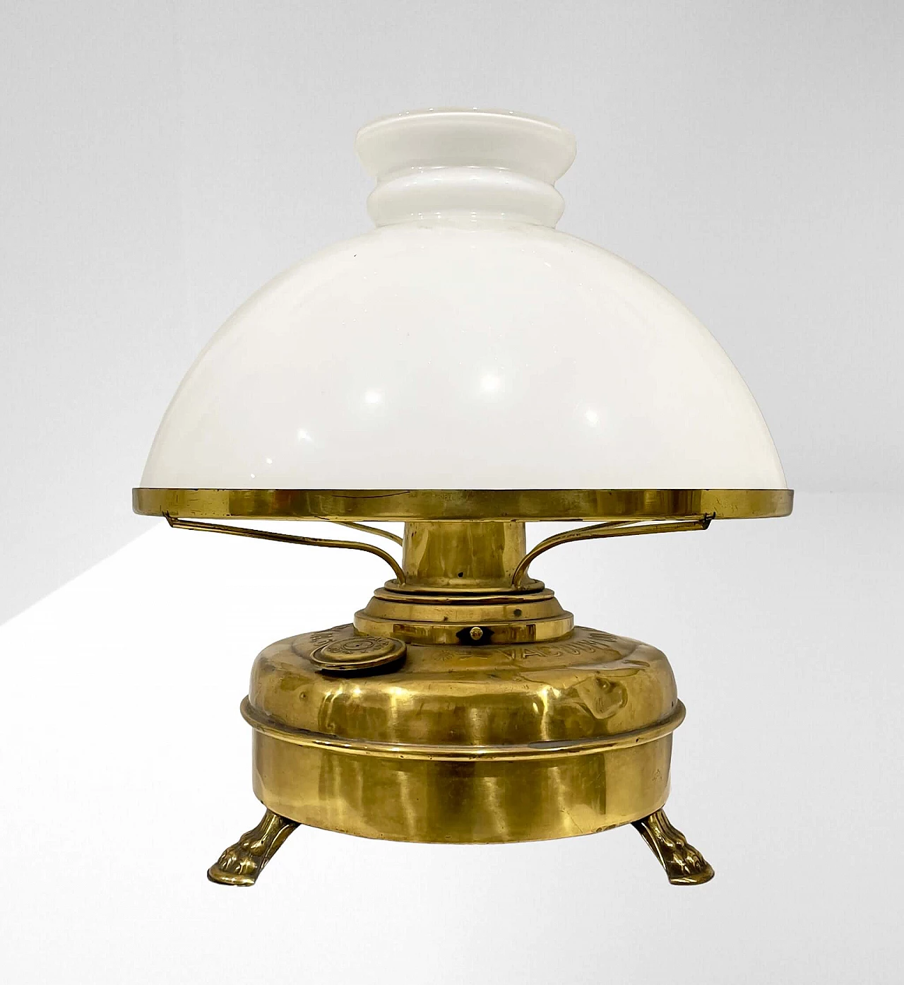 Lampada da tavolo con base in ottone e diffusore in vetro, anni '50 4