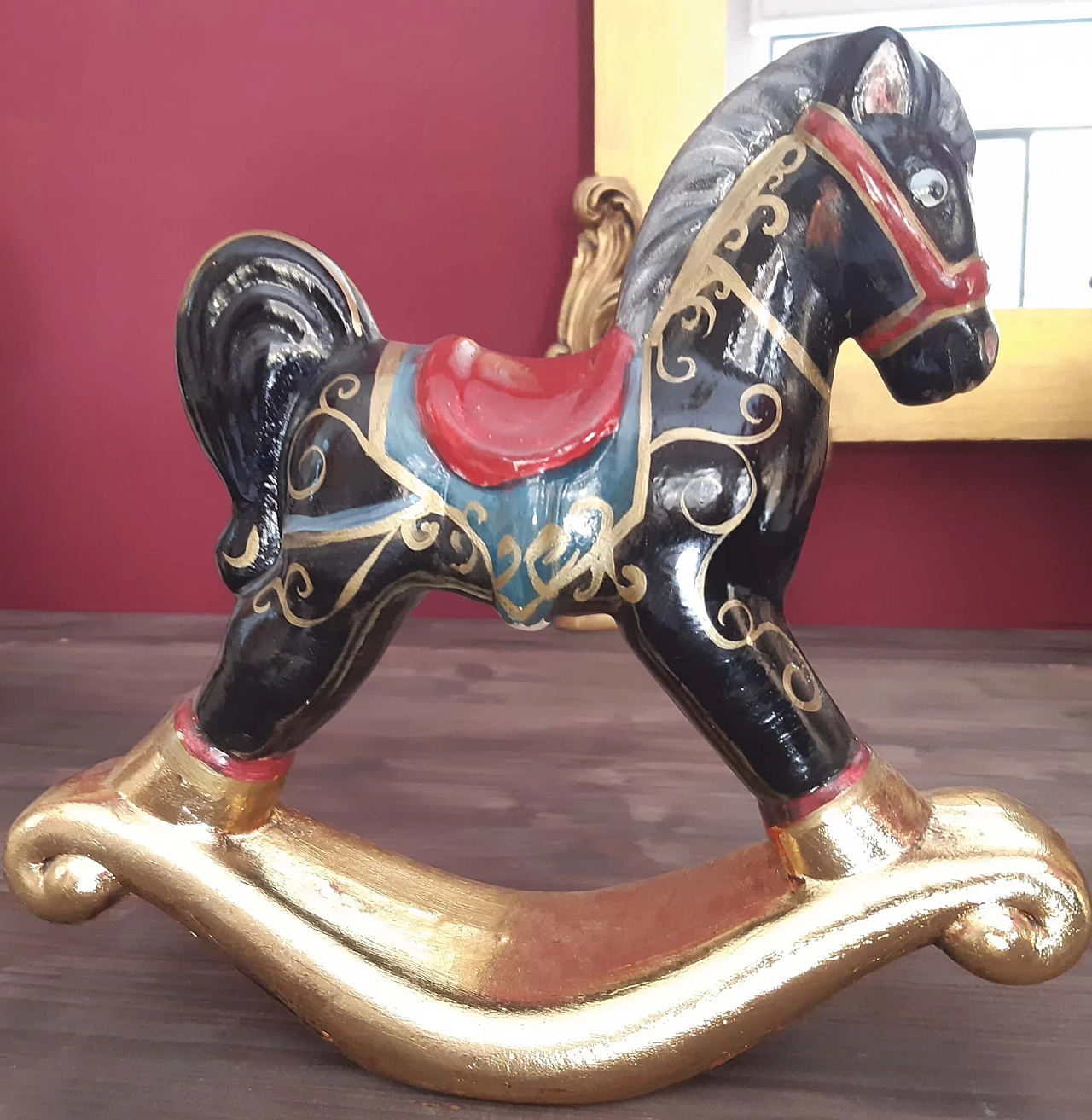 Cavallo a dondolo in terracotta dipinta e dorata, anni '90 1
