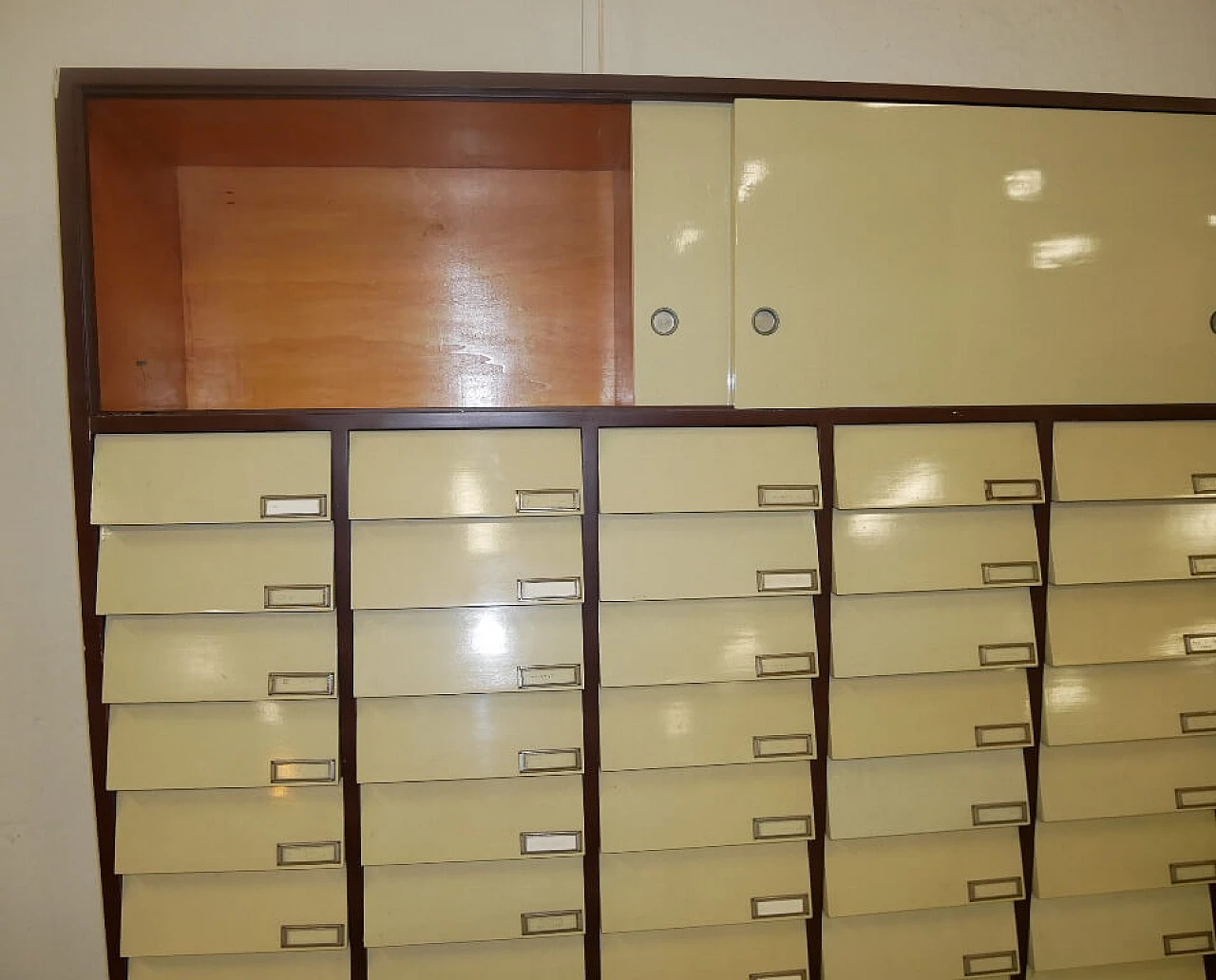 Ivory painted wood filing cabinet, 1980s 6