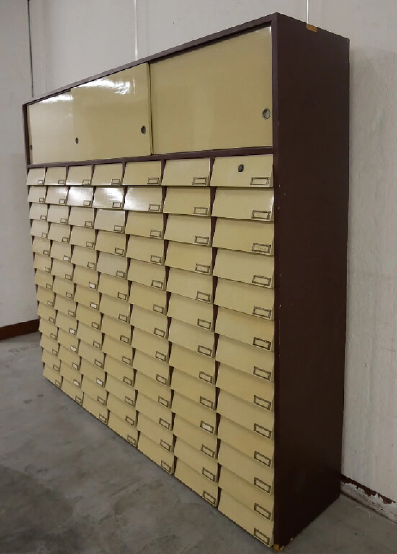 Ivory painted wood filing cabinet, 1980s 10