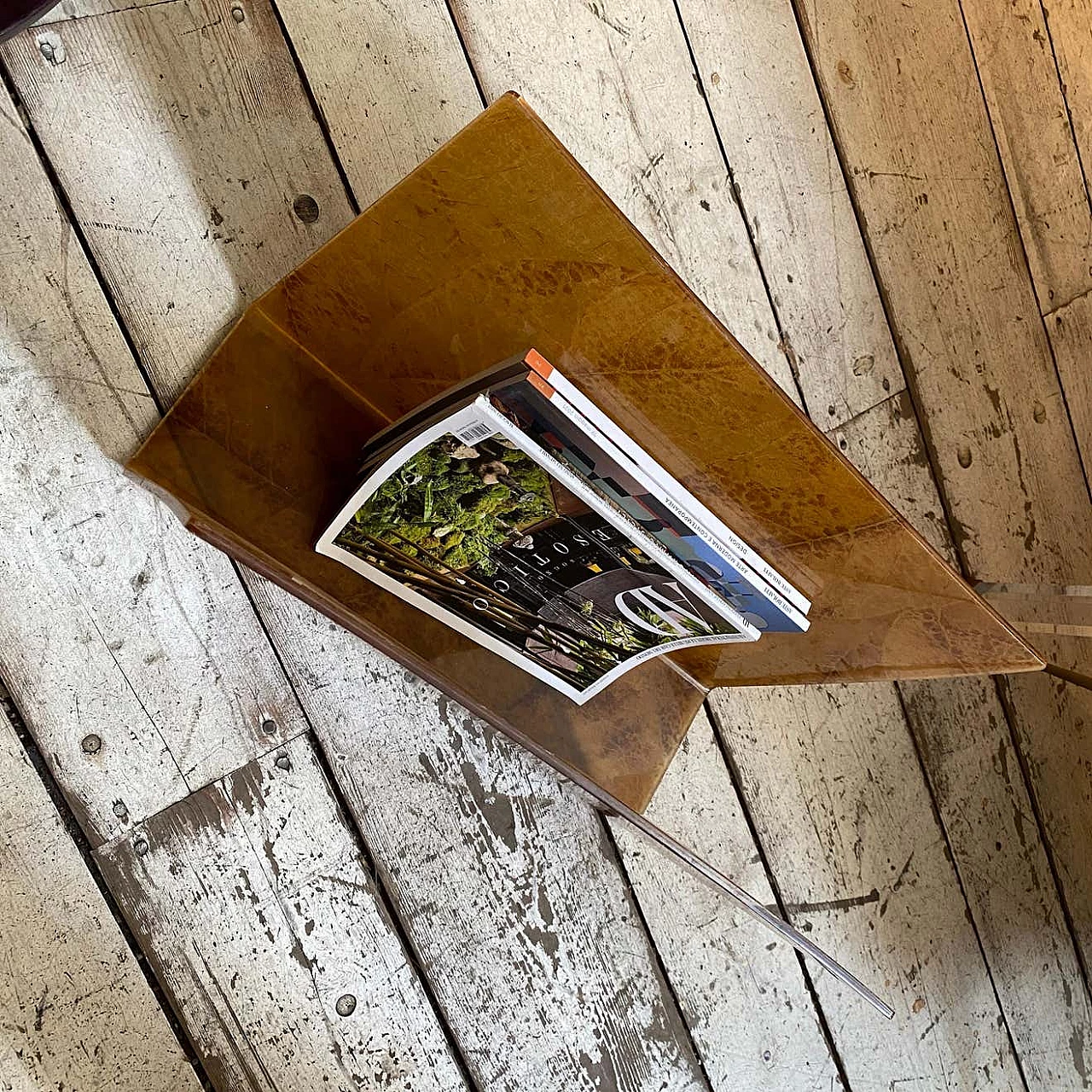 Pair of lucite magazine racks in the style of Tommaso Barbi, 1980s 5