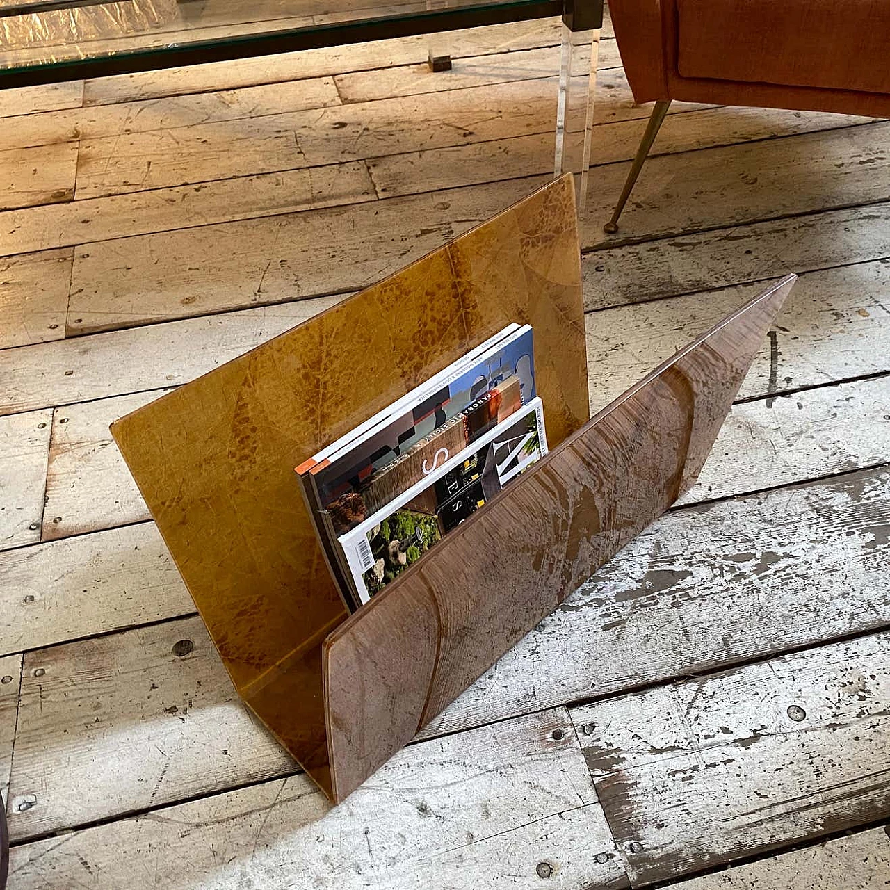 Pair of lucite magazine racks in the style of Tommaso Barbi, 1980s 11