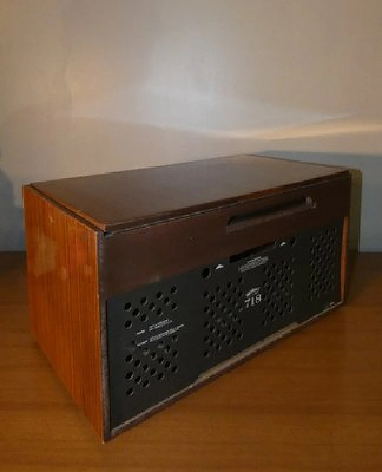 Wood and bakelite WR 718 turntable radio by Watt Radio, 1960s 12