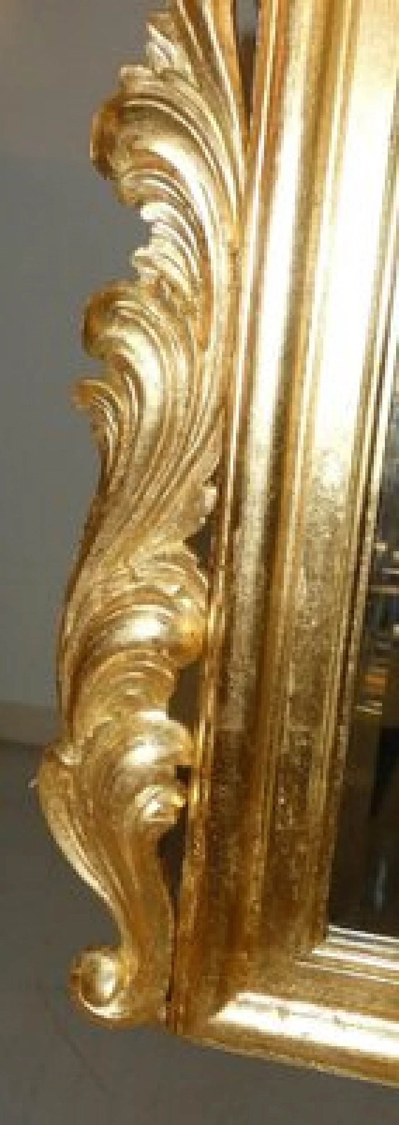 Gilded wood mirror with curls and scrolls, early 20th century 3