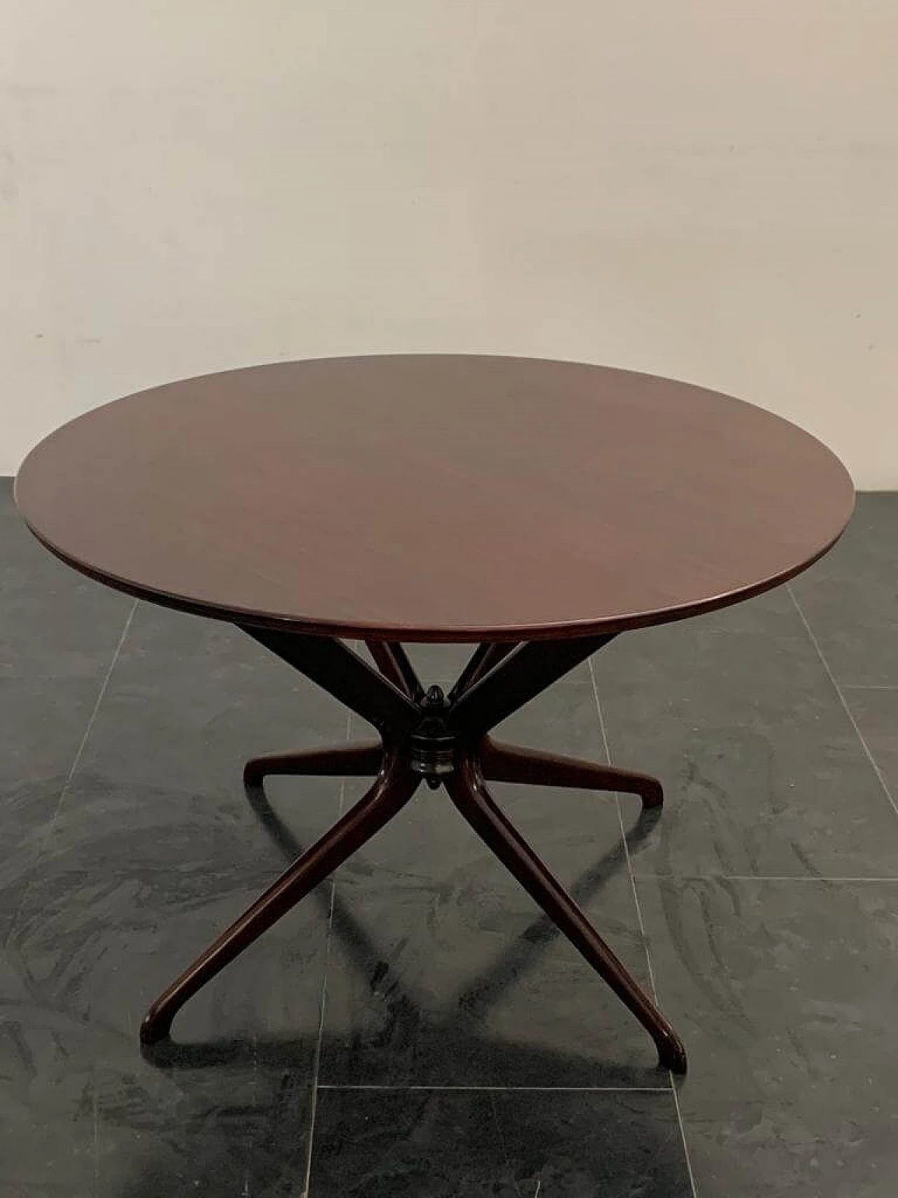 Round rosewood and beech table attributed to Ico and Luisa Parisi, 1950s 2