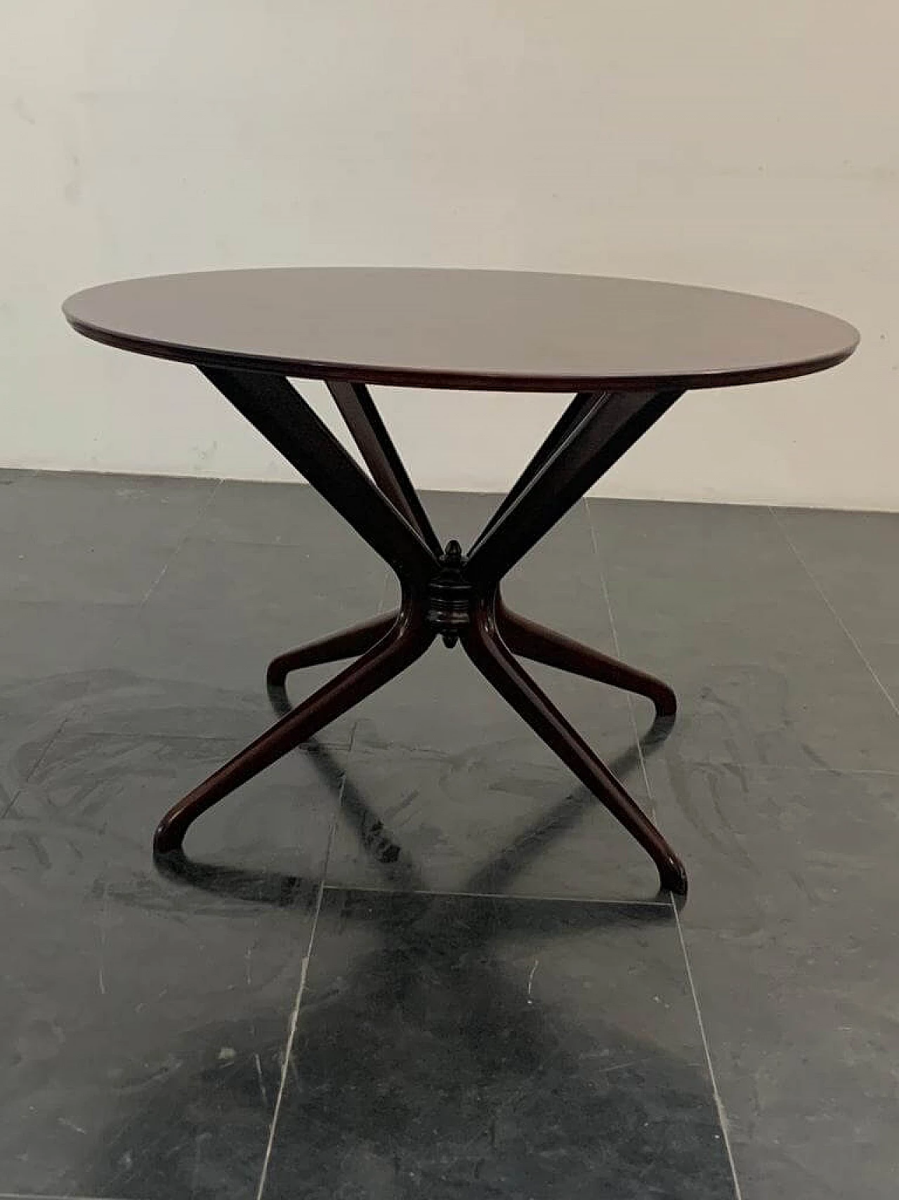 Round rosewood and beech table attributed to Ico and Luisa Parisi, 1950s 4