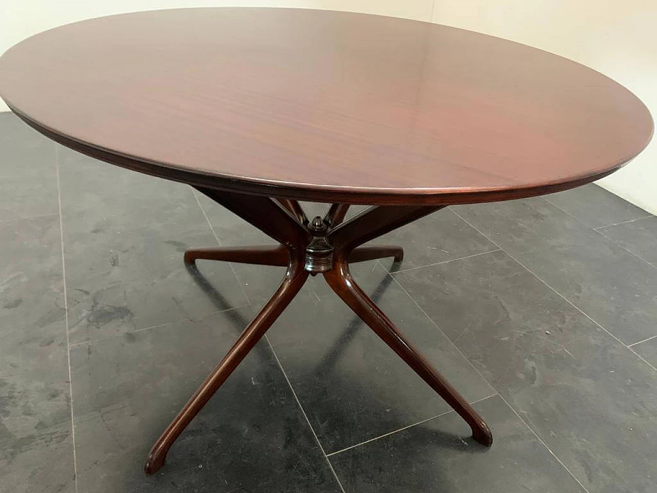 Round rosewood and beech table attributed to Ico and Luisa Parisi, 1950s 5