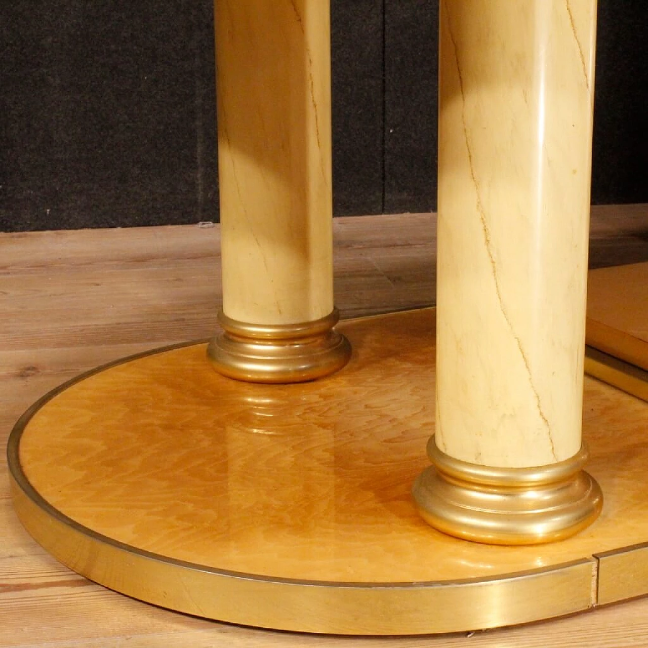 Tavolo in legno esotico, metallo marmorizzato e ottone 6