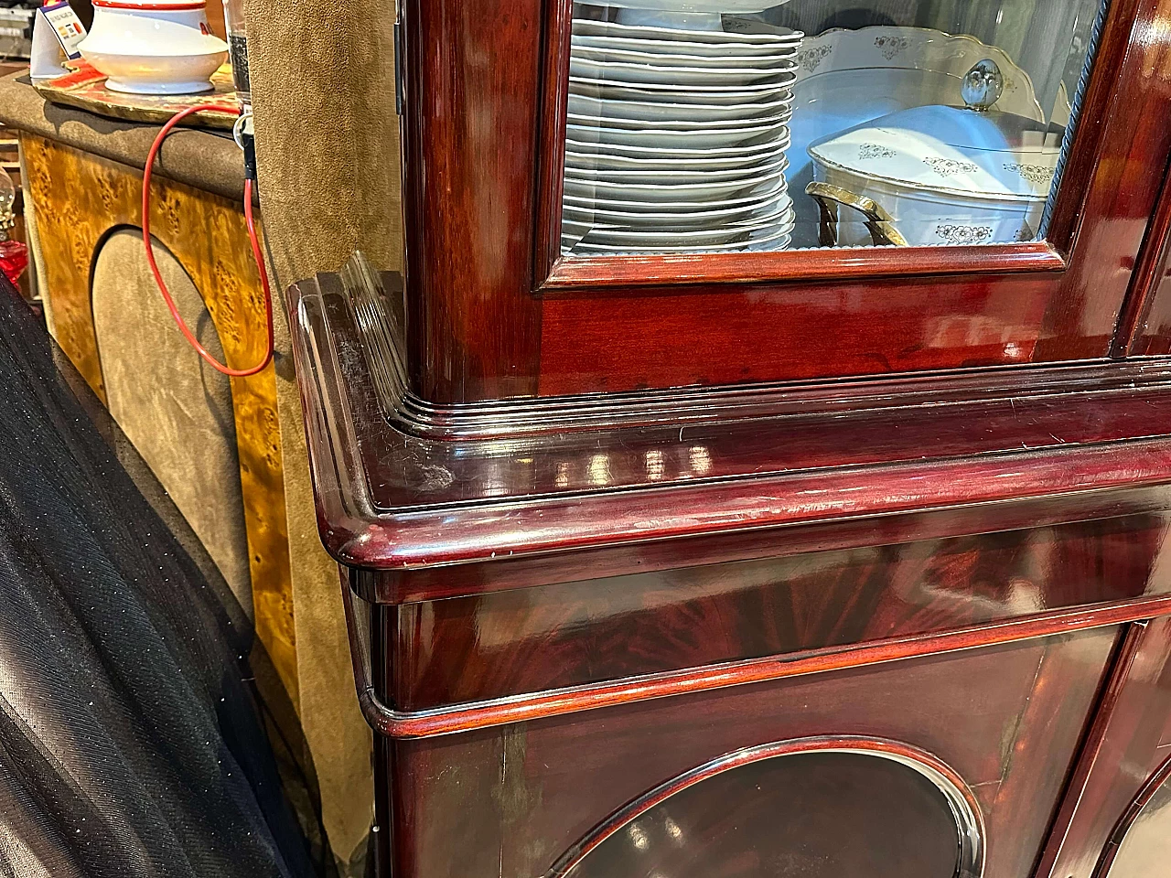 Vetrina in piuma di mogano in stile Luigi Filippo, seconda metà '800 2