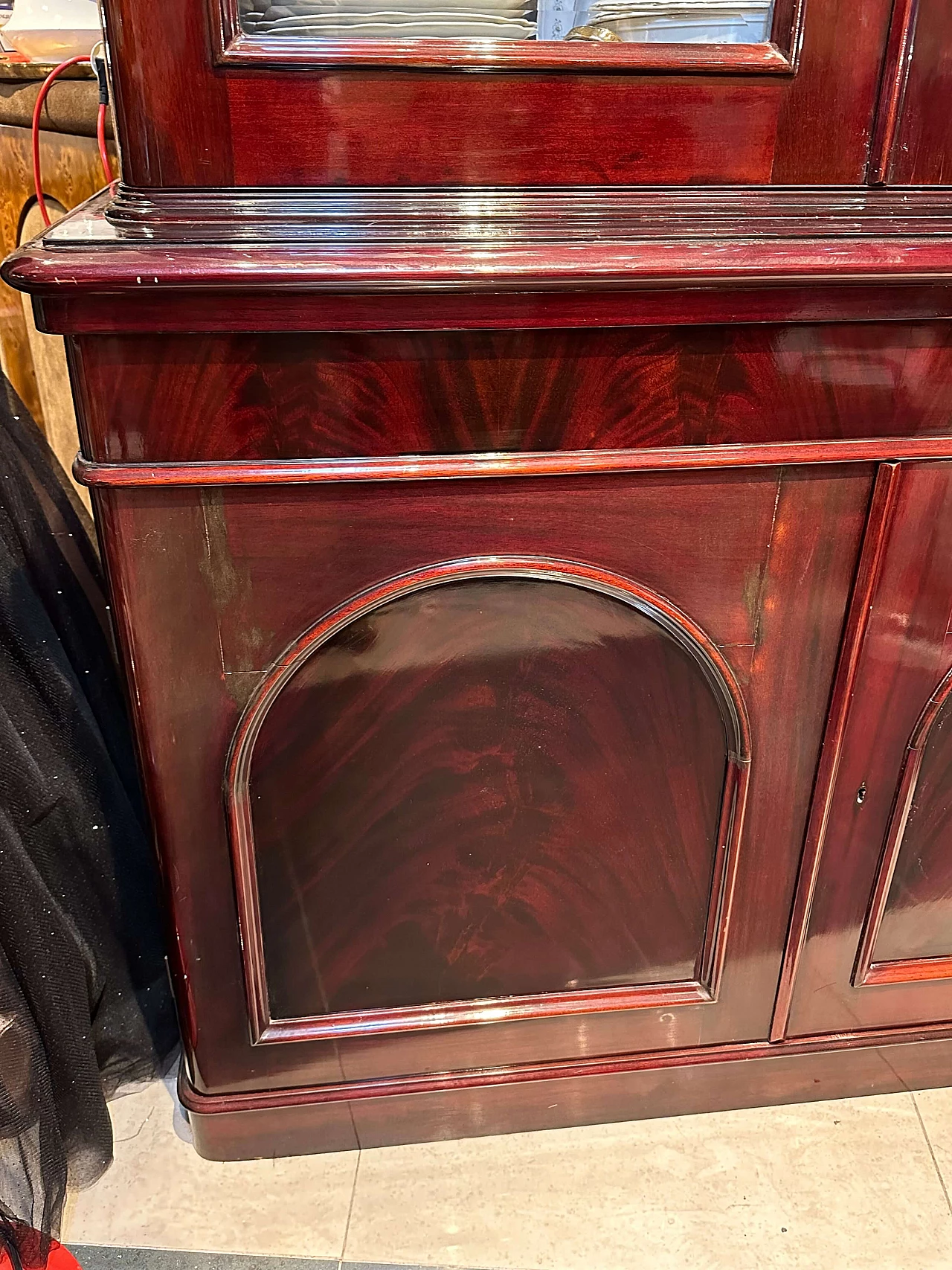 Vetrina in piuma di mogano in stile Luigi Filippo, seconda metà '800 4