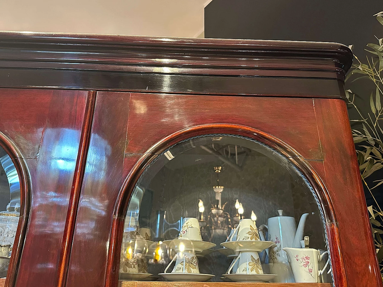 Vetrina in piuma di mogano in stile Luigi Filippo, seconda metà '800 7