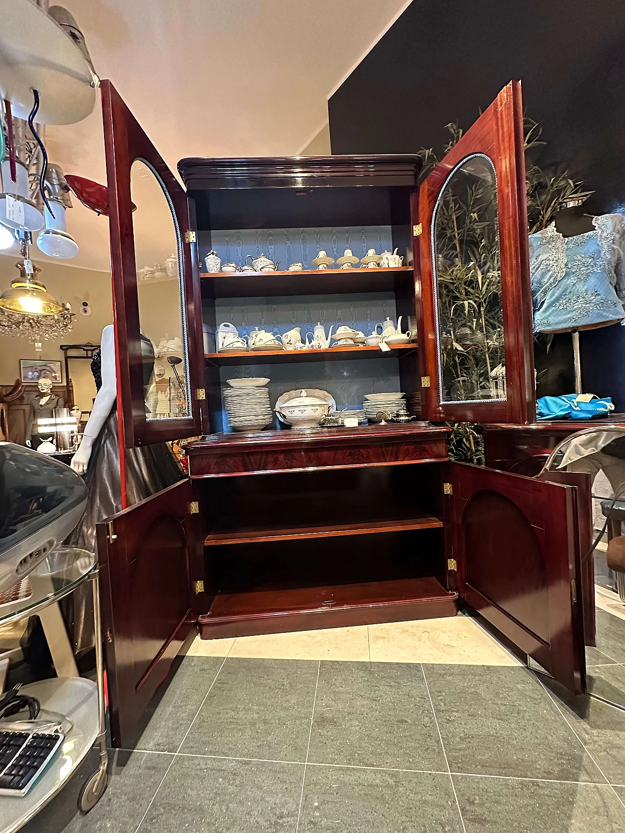 Vetrina in piuma di mogano in stile Luigi Filippo, seconda metà '800 13