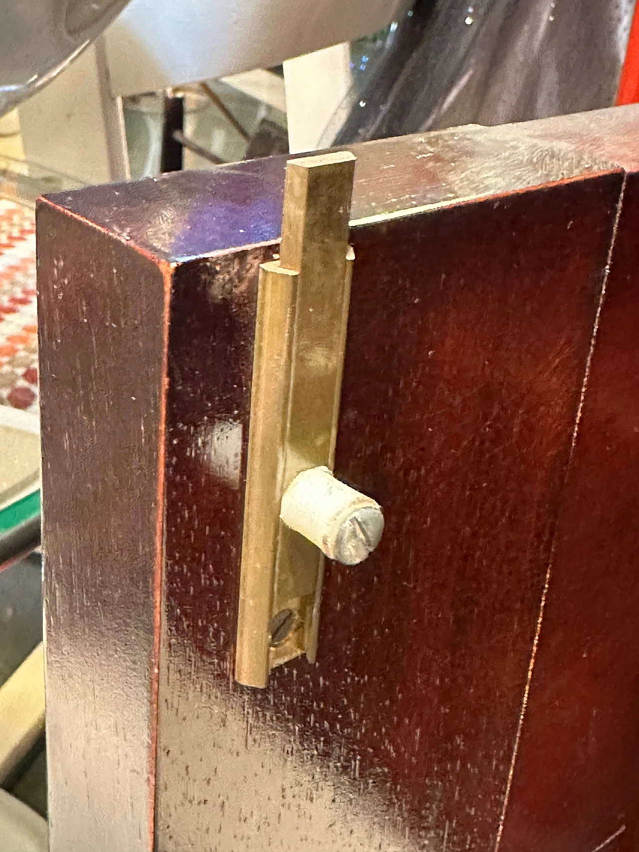 Vetrina in piuma di mogano in stile Luigi Filippo, seconda metà '800 16