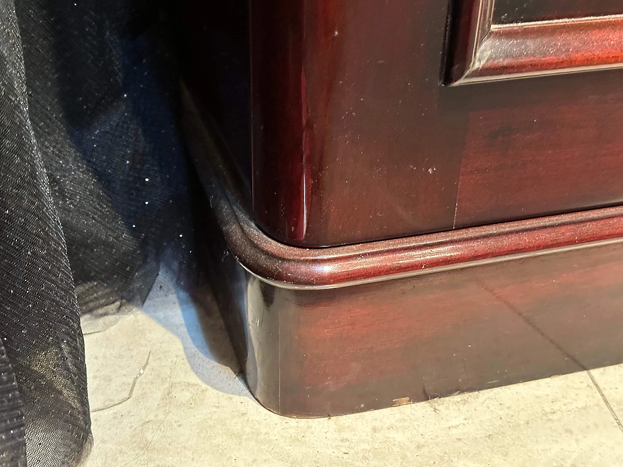 Vetrina in piuma di mogano in stile Luigi Filippo, seconda metà '800 20