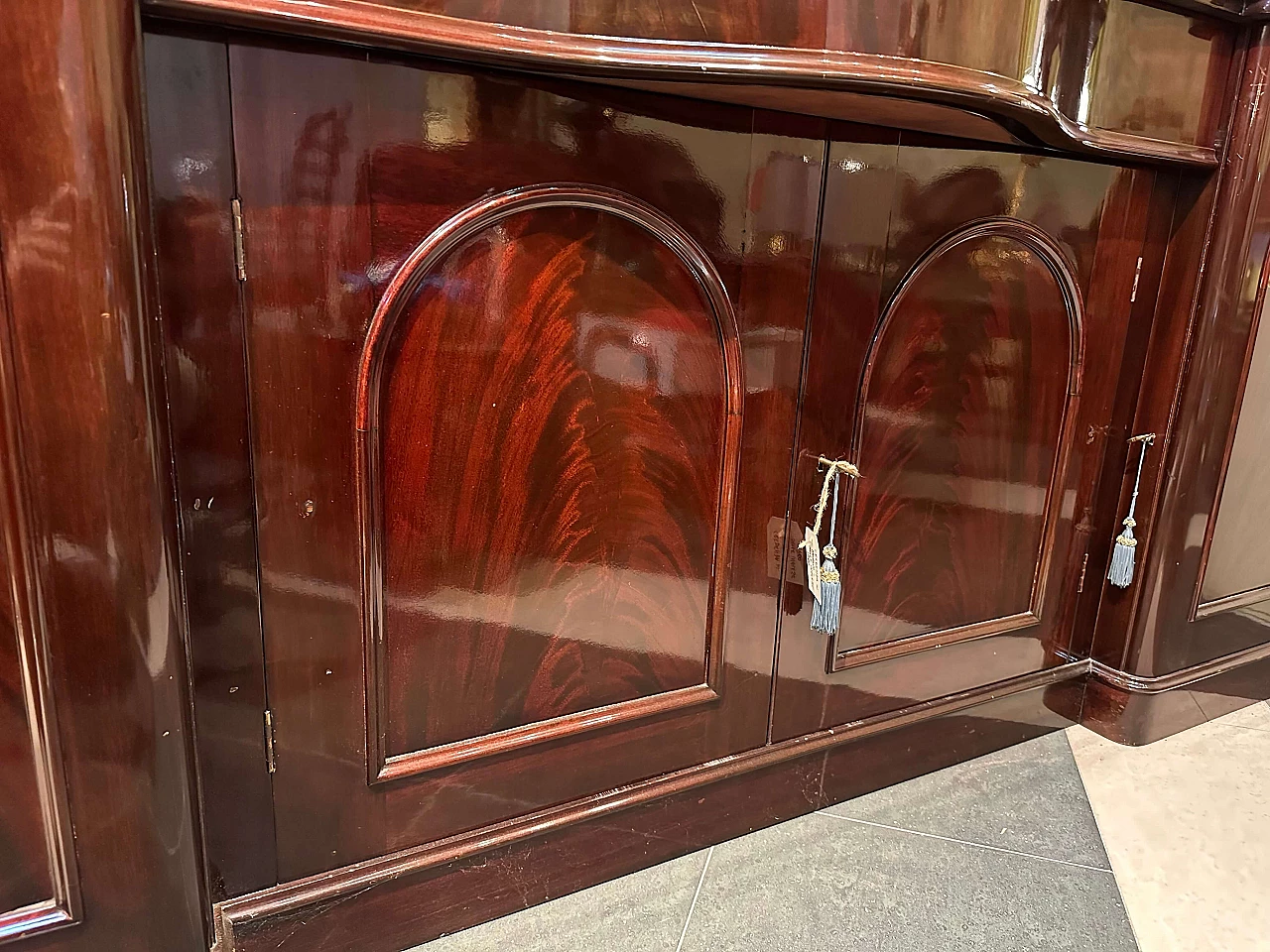 English Louis Philippe style mahogany feather sideboard, 19th century 7