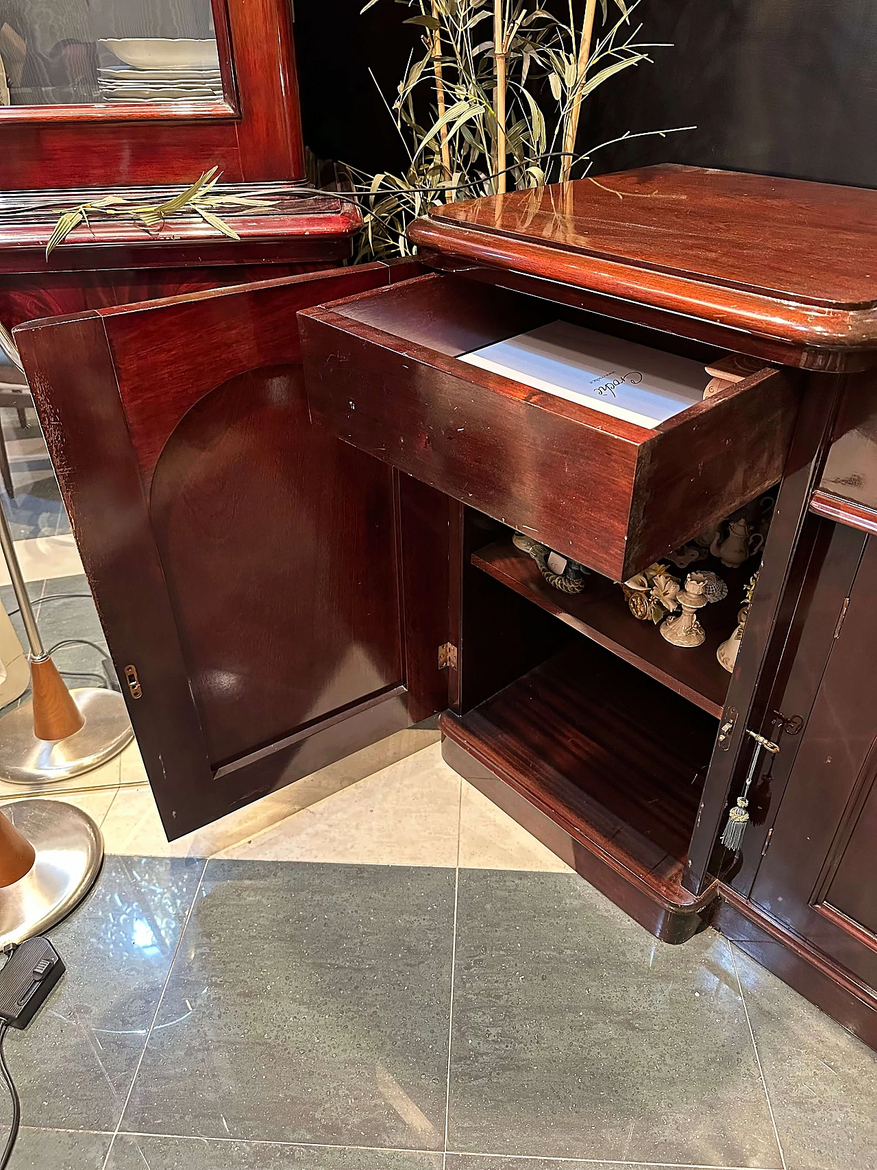 Credenza inglese stile Luigi Filippo in piuma di mogano, '800 16