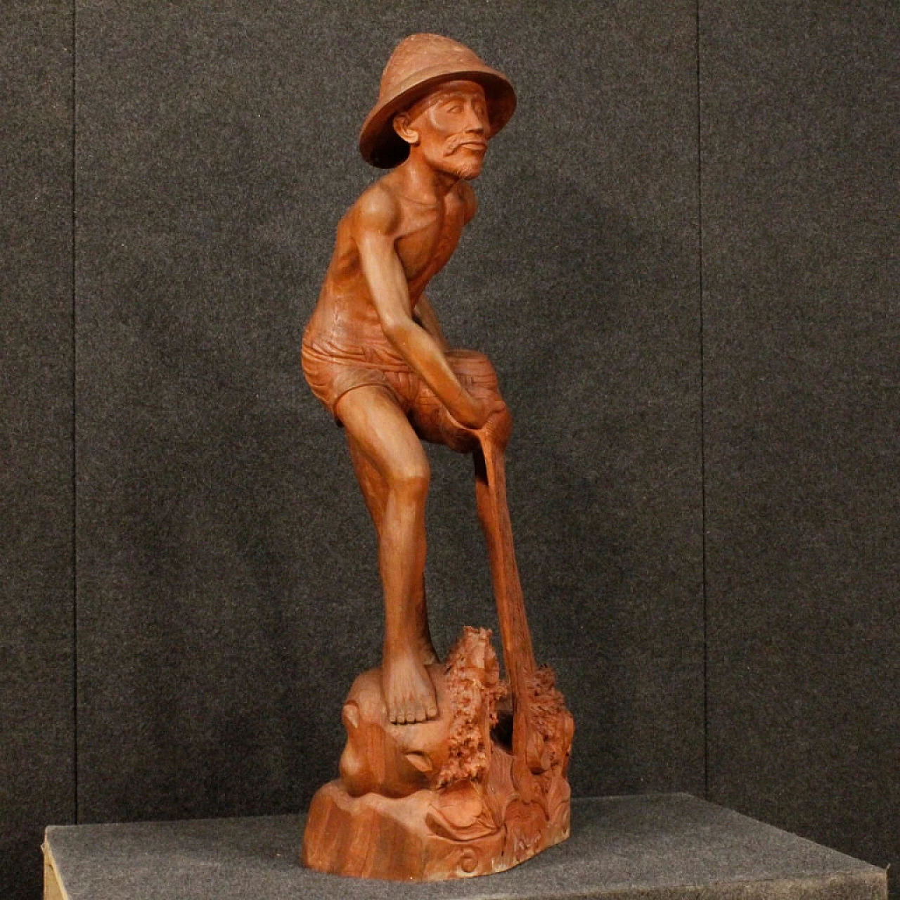 Scultura orientale di pescatore in legno 4
