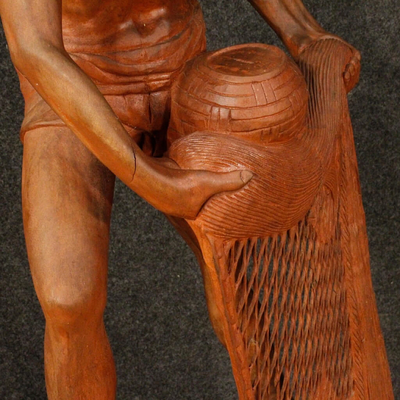Scultura orientale di pescatore in legno 9