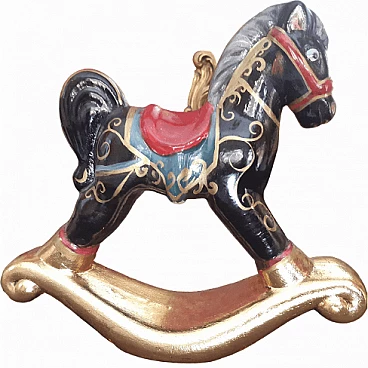 Cavallo a dondolo in terracotta dipinta e dorata, anni '90