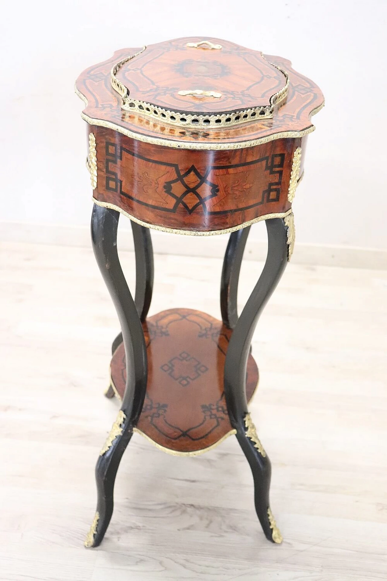 Napoleon III inlaid wood side table with planter, second half of the 19th century 12