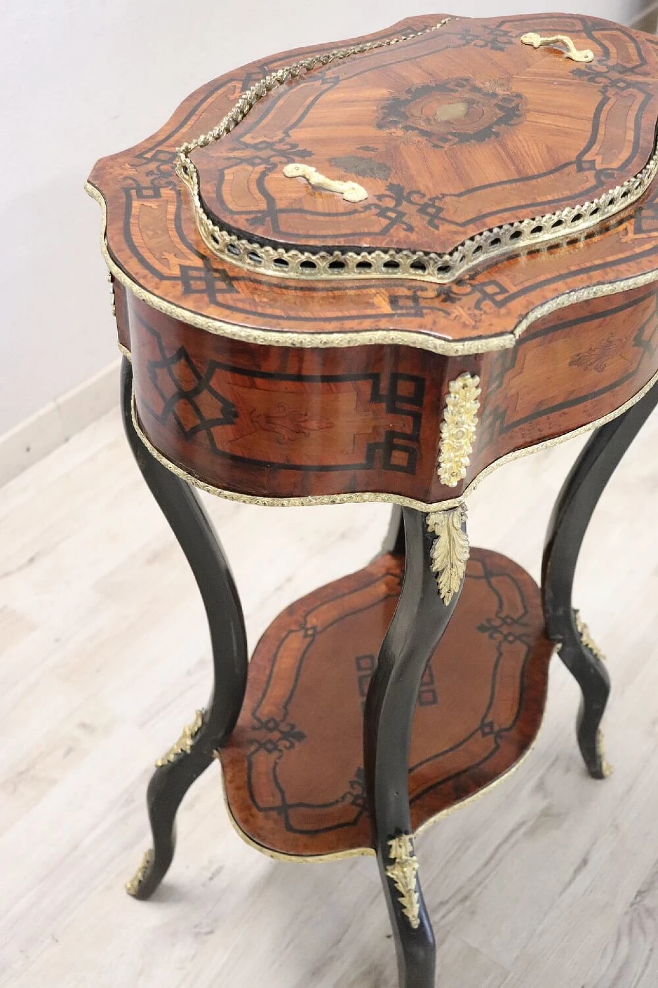 Napoleon III inlaid wood side table with planter, second half of the 19th century 14