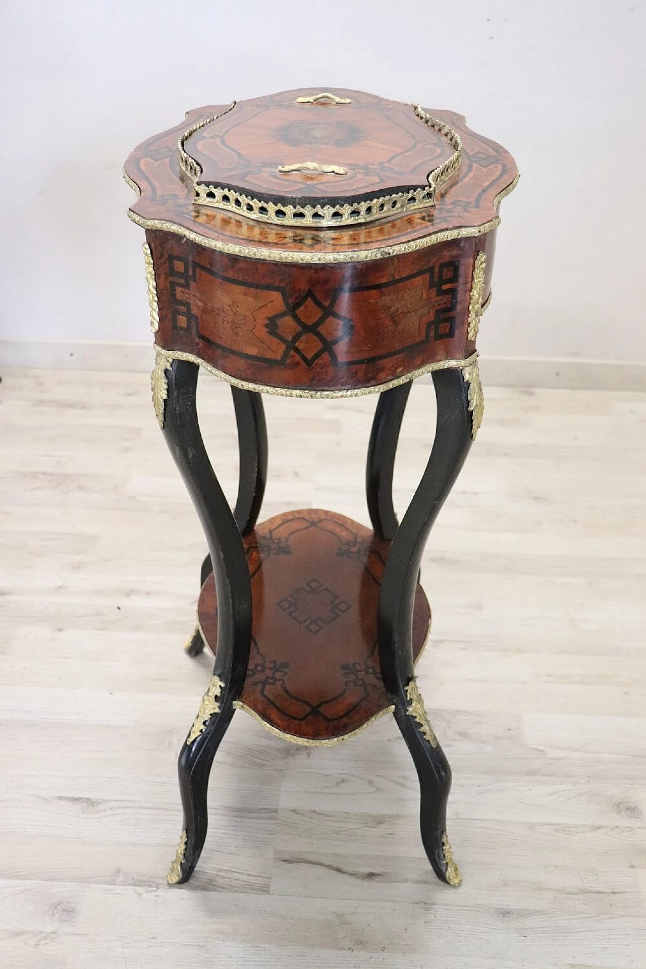 Napoleon III inlaid wood side table with planter, second half of the 19th century 16