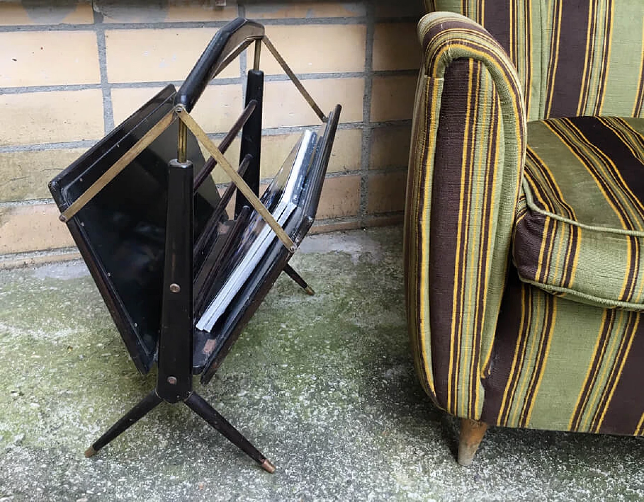 Magazine holder in stained beech with brass details by Ico and Luisa Parisi, 1950s 5