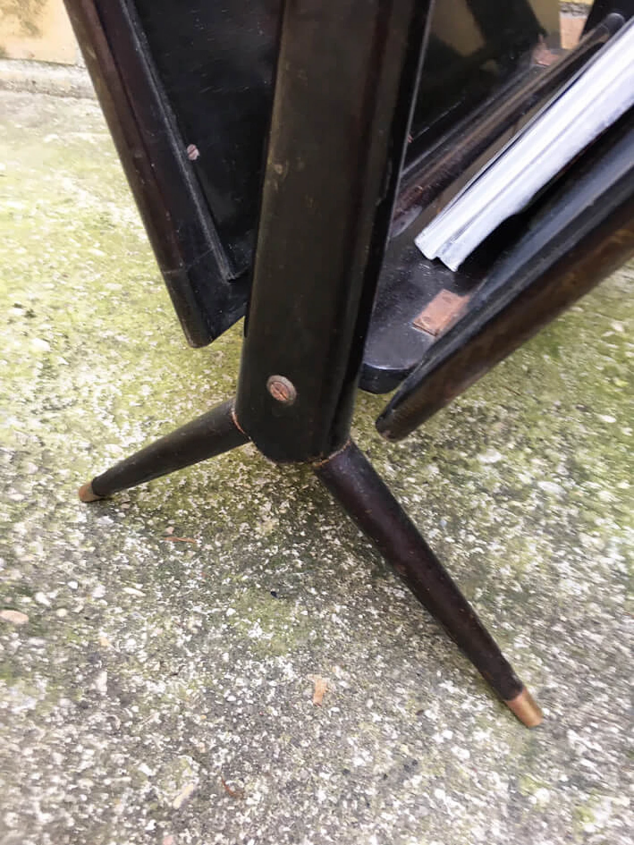 Magazine holder in stained beech with brass details by Ico and Luisa Parisi, 1950s 7