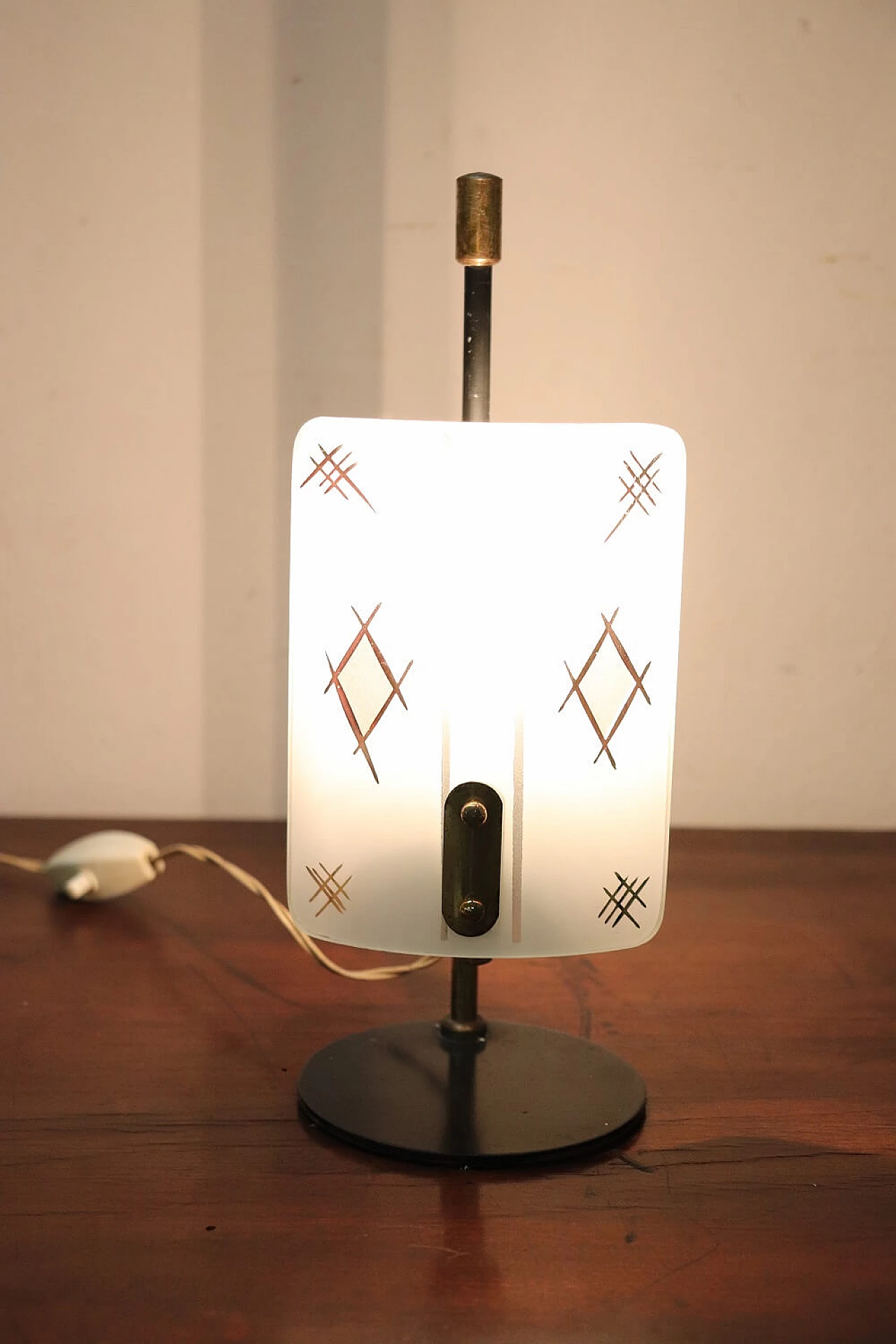 Lampada da tavolo in vetro di Murano satinato, metallo e ottone, anni '50 2