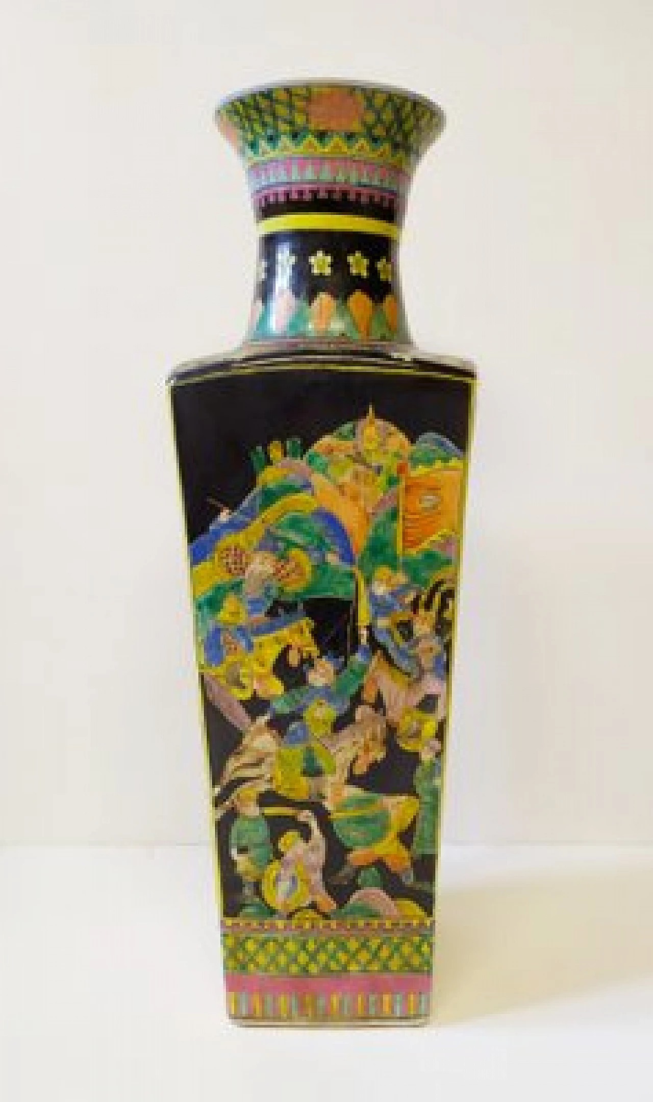Vaso cinese in porcellana nera con decorazione multicolore, inizio '900 1