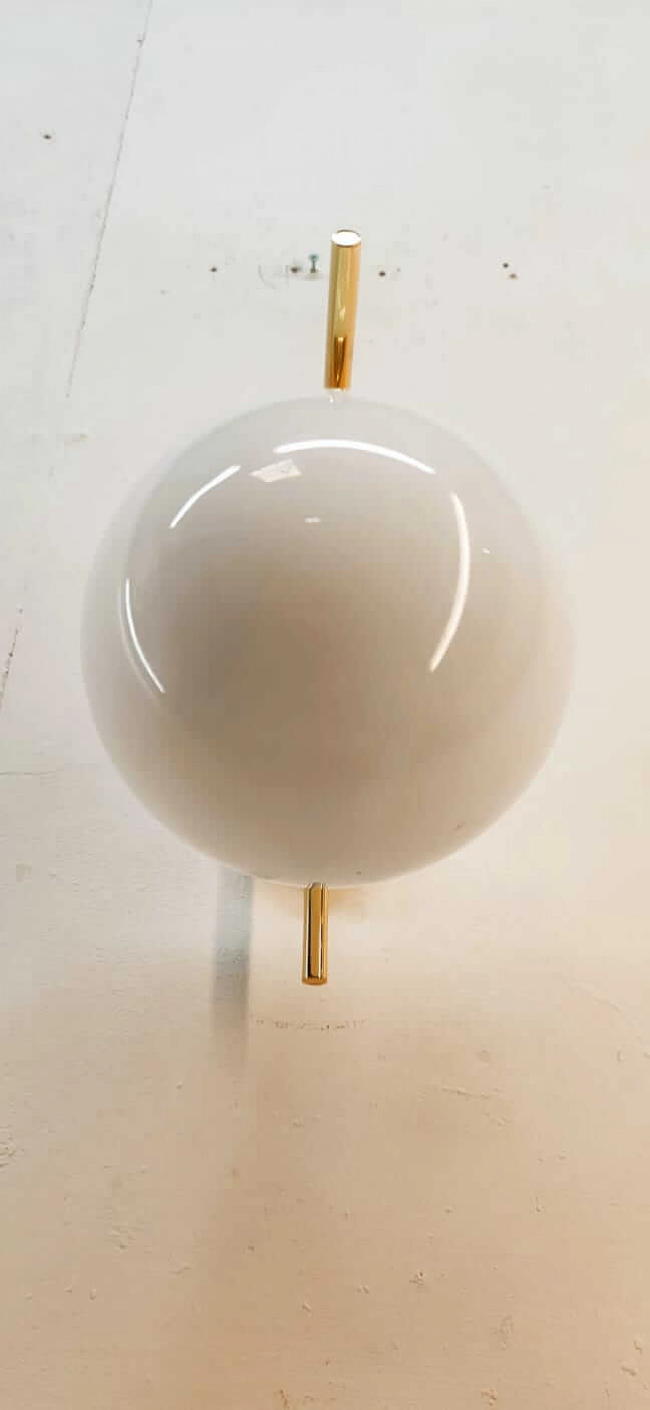 Brass wall light with spherical shiny glass lampshade, 1980s 1