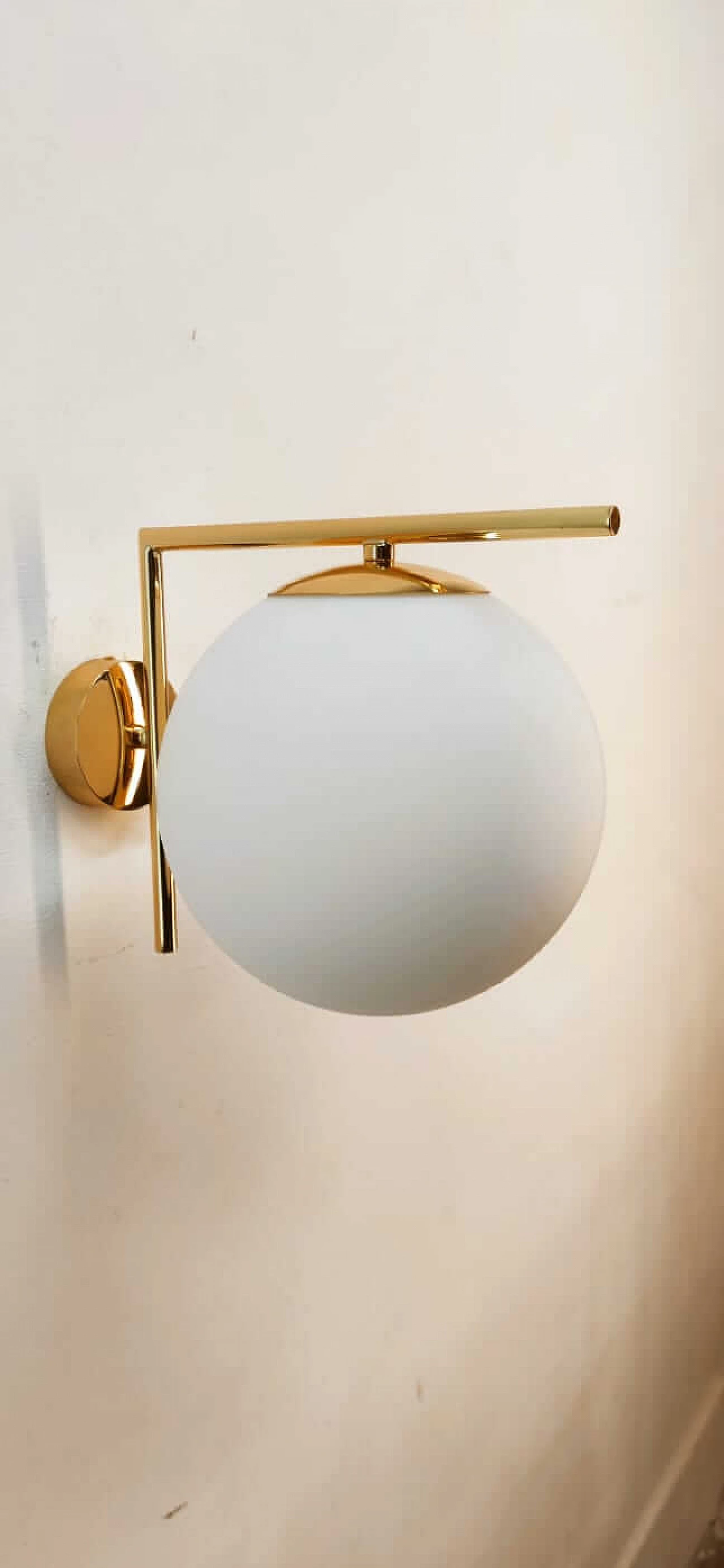 Brass wall light with spherical frosted glass lampshade, 1980s 2