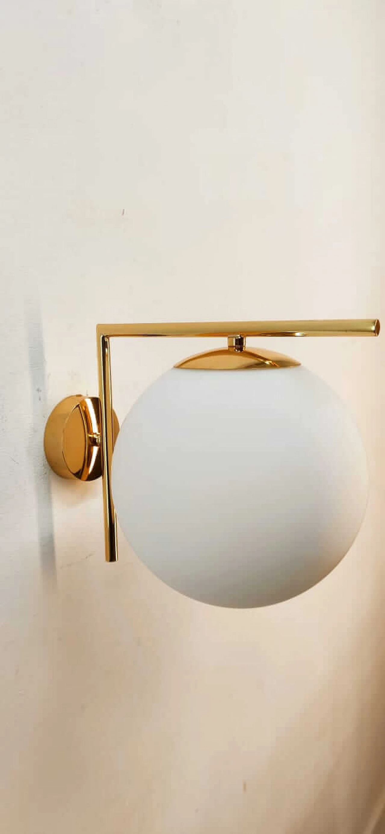 Brass wall light with spherical frosted glass lampshade, 1980s 4