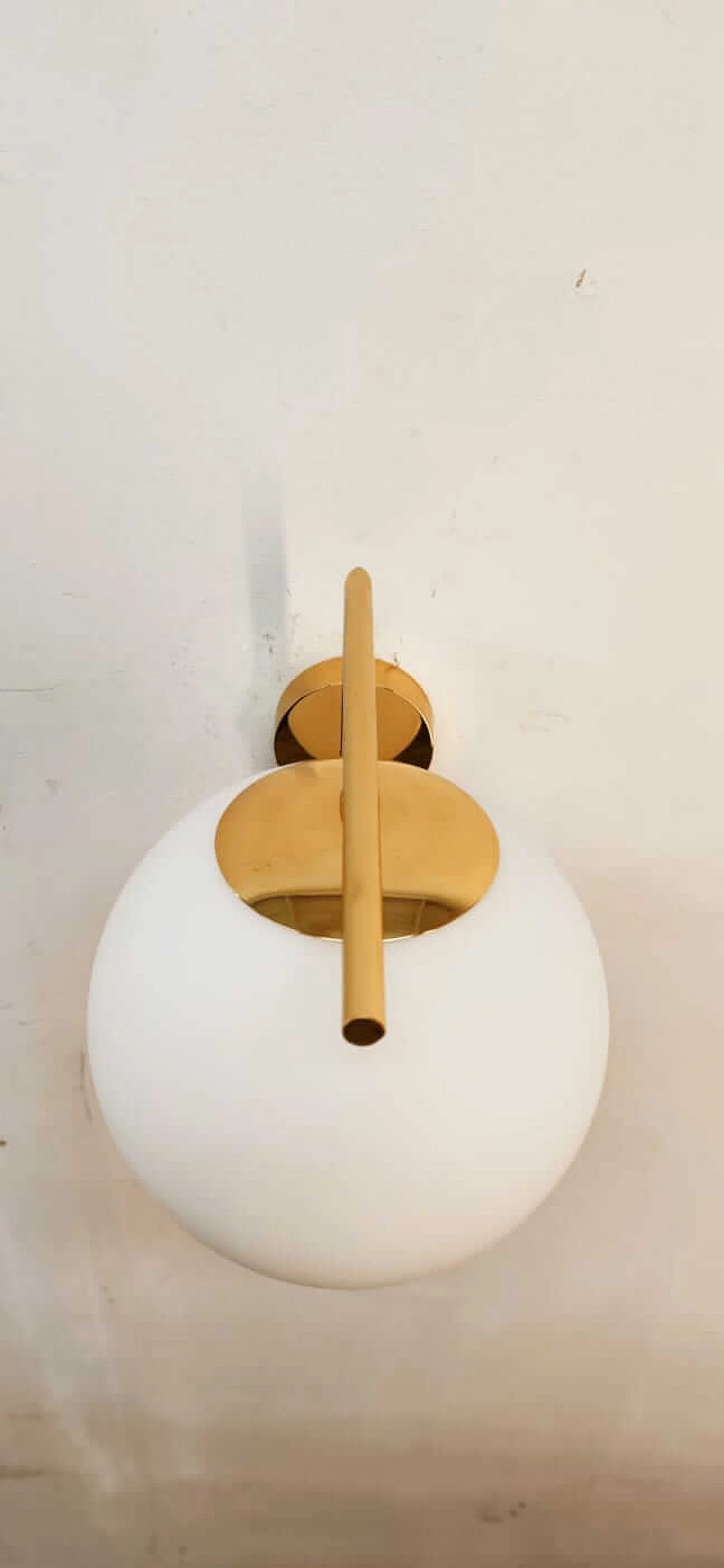 Brass wall light with spherical frosted glass lampshade, 1980s 5