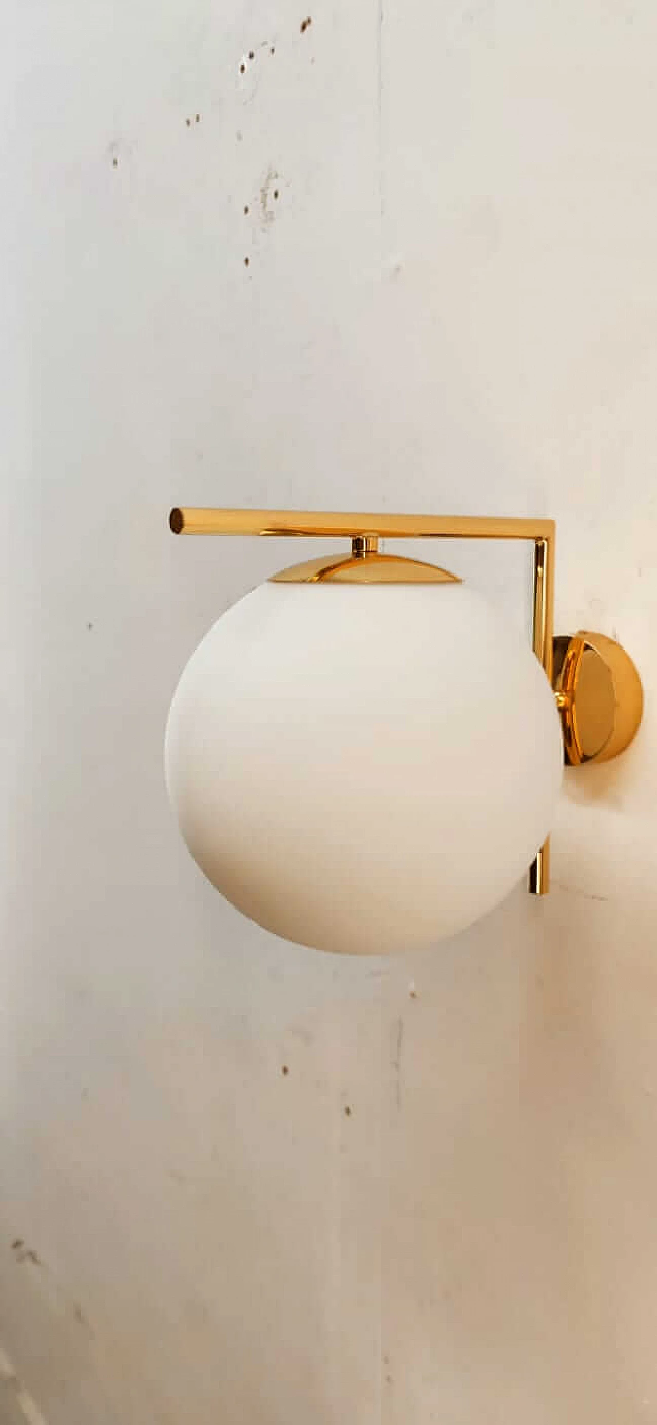 Brass wall light with spherical frosted glass lampshade, 1980s 6