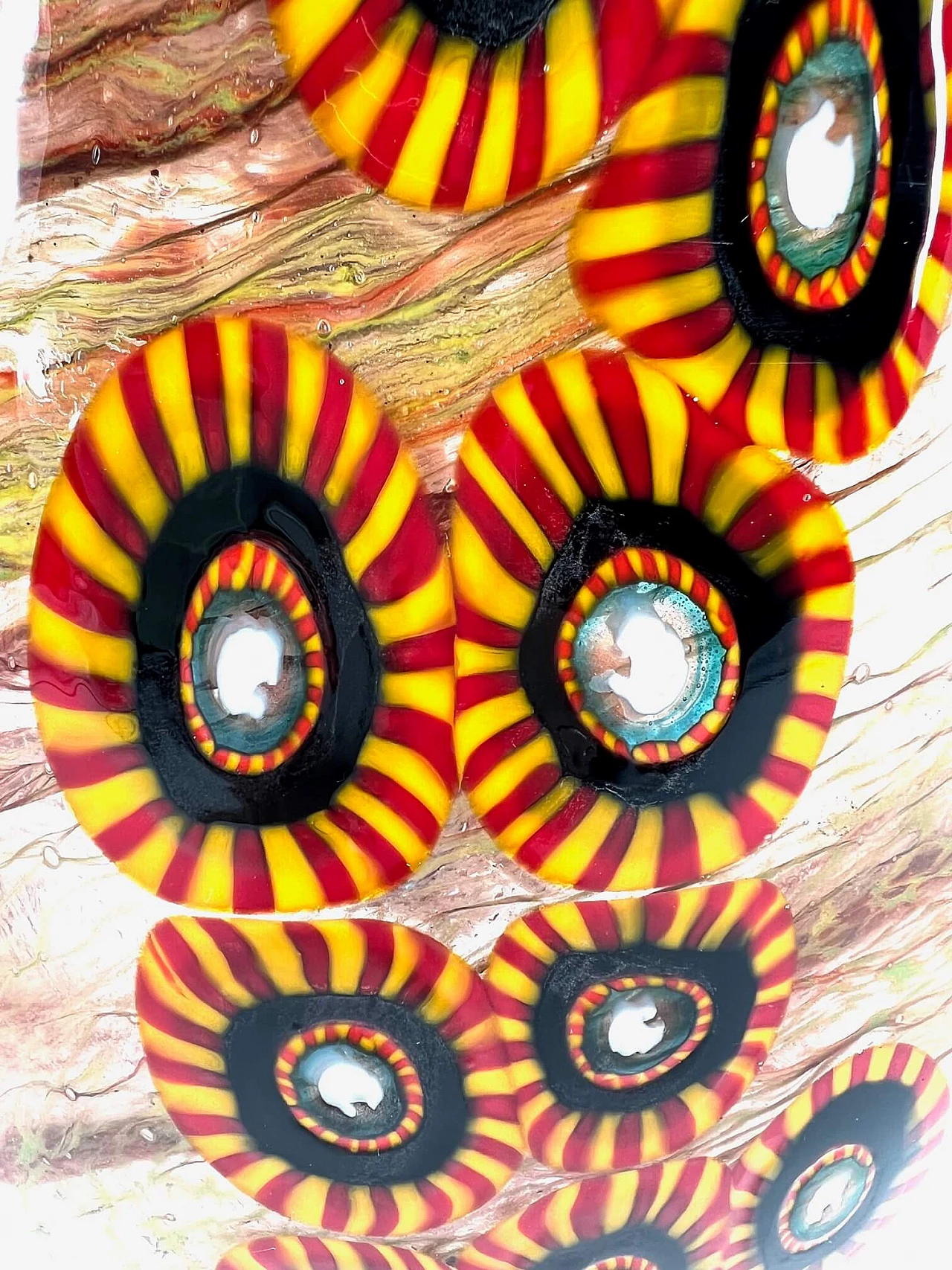 Vaso in vetro di Murano con murrine a strisce gialle, rosse e nere 7