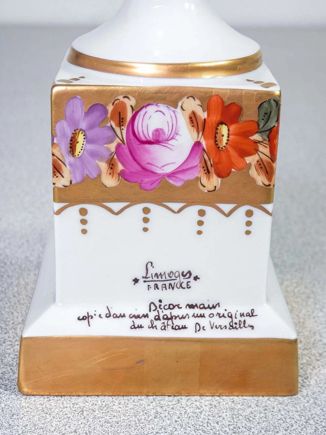 Vassoio di servizio e alzata in porcellana di Limoges dipinta a mano 3