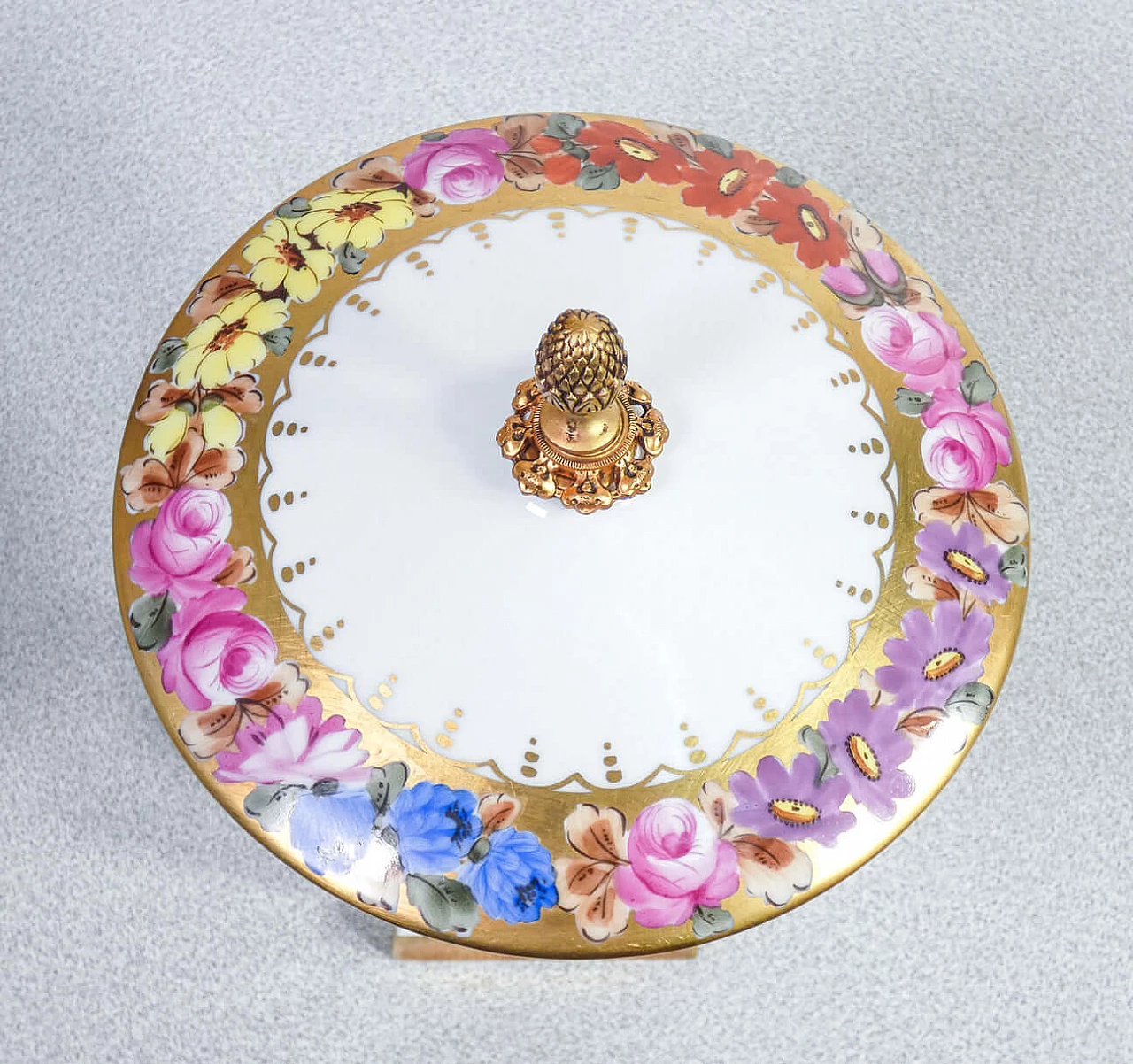 Vassoio di servizio e alzata in porcellana di Limoges dipinta a mano 4