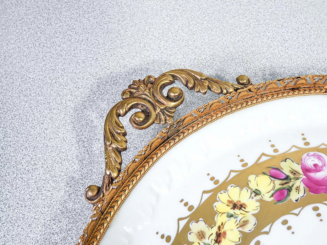 Vassoio di servizio e alzata in porcellana di Limoges dipinta a mano 8