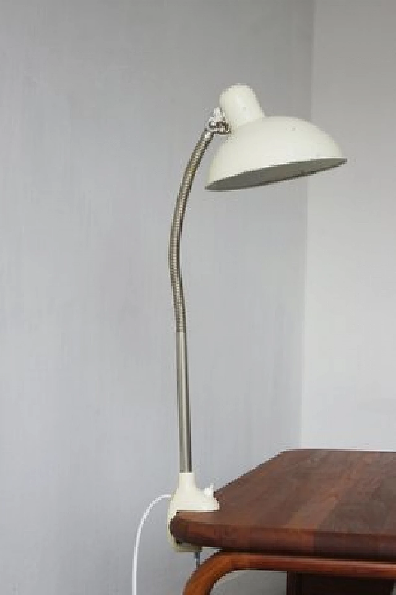 Lampada da tavolo in metallo bianco di Christian Dell per Kaiser Idell, anni '50 1