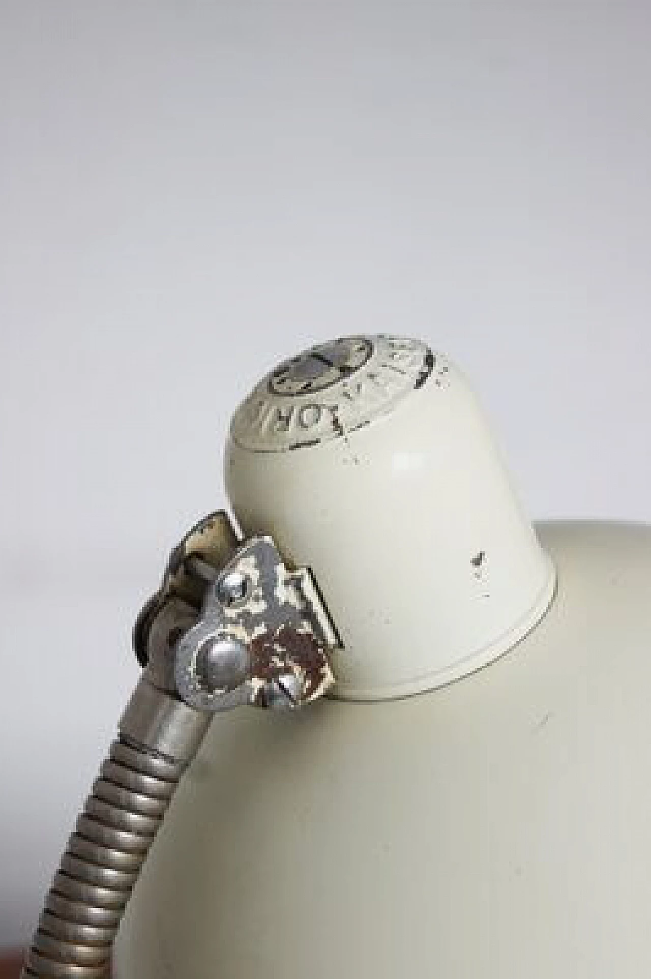 Lampada da tavolo in metallo bianco di Christian Dell per Kaiser Idell, anni '50 4