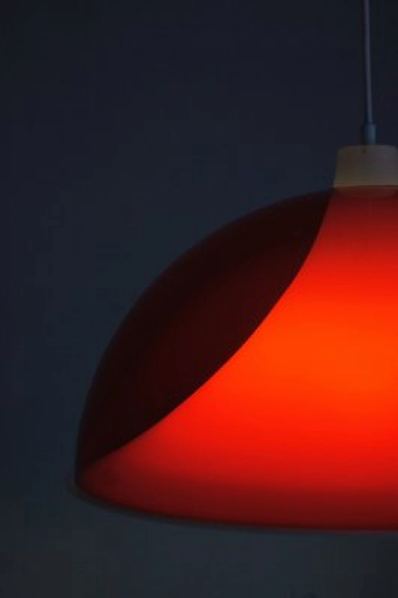 Lampada a sospensione con paralume in acrilico rosso e diffusore bianco, anni '50 7