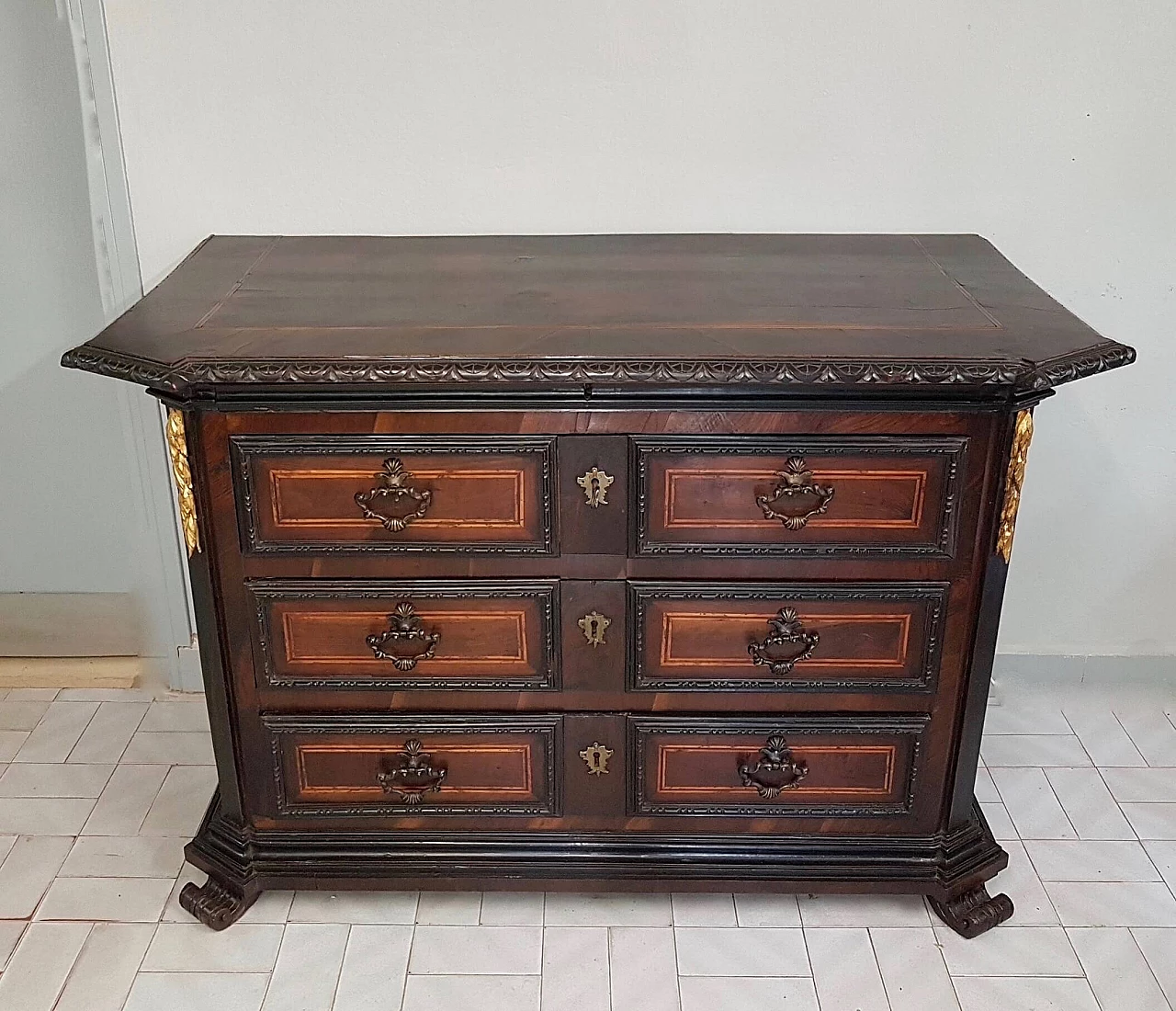 Walnut chest of drawers panelled and inlaid on the front, late 17th century 1