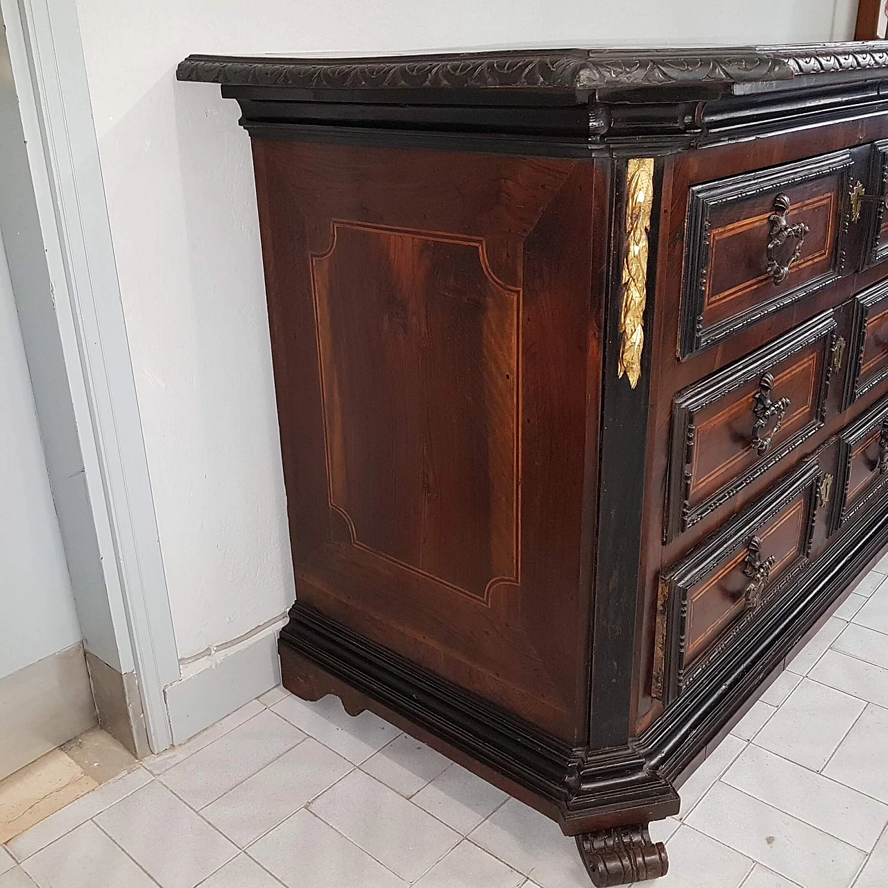 Walnut chest of drawers panelled and inlaid on the front, late 17th century 5